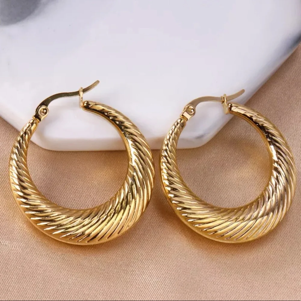 40mm GOLD PLATED HOOP EARRINGS - Picture 3 of 3